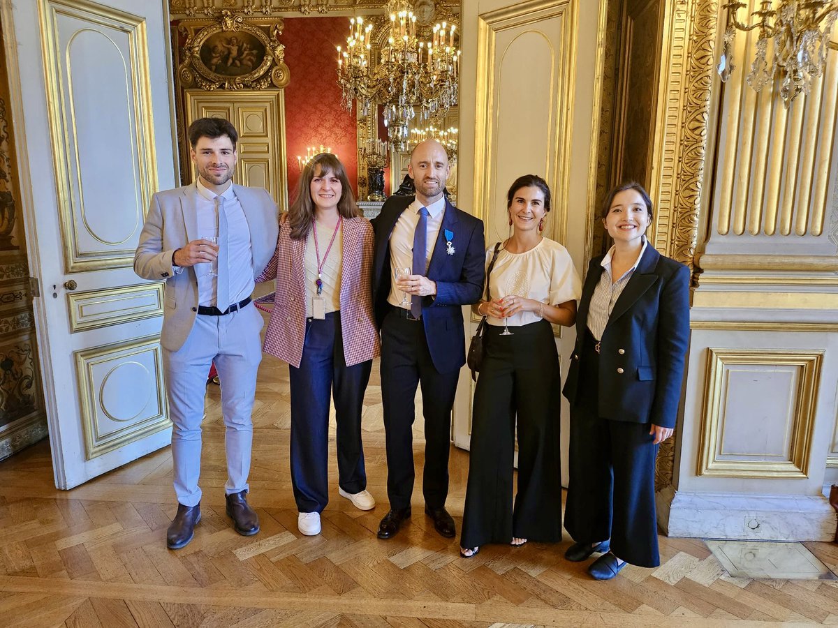 DucroquetSamuel's tweet image. Merci cher Laurent Pic d’avoir accepté de me remettre cette inisigne de chevalier dans l’ordre national du mérite 🎖️ !
Merci à toutes celles et ceux qui m’ont accompagné, épaulé dans cette incroyable aventure 🌍
Merci à toutes celles et ceux que j’ai eu l’honneur de servir 🙏🏼…