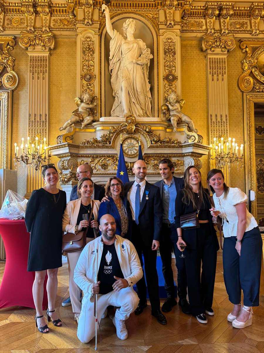 DucroquetSamuel's tweet image. Merci cher Laurent Pic d’avoir accepté de me remettre cette inisigne de chevalier dans l’ordre national du mérite 🎖️ !
Merci à toutes celles et ceux qui m’ont accompagné, épaulé dans cette incroyable aventure 🌍
Merci à toutes celles et ceux que j’ai eu l’honneur de servir 🙏🏼…