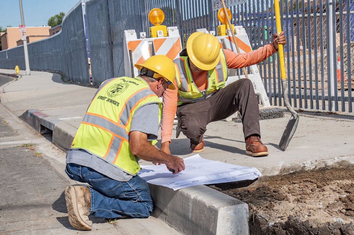 BSSLosAngeles's tweet image. StreetsLA is out in the One-Five this week installing new access ramps in Wilmington.
This project improves safety, accessibility & mobility in the vicinity of Wilmington Middle School. Thank you to our Construction Services Crew 31 for your great work.
@TimMcOskerLA @LACityDPW