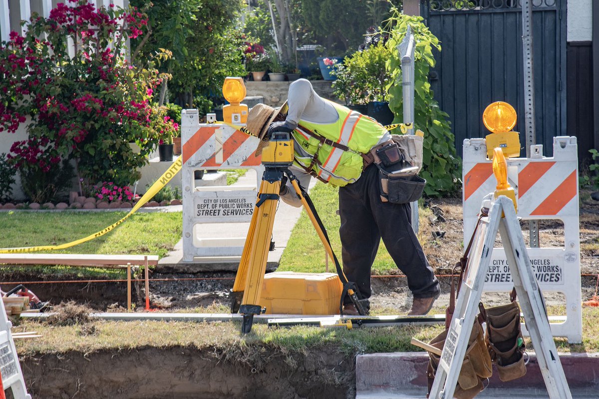 BSSLosAngeles's tweet image. StreetsLA is out in the One-Five this week installing new access ramps in Wilmington.
This project improves safety, accessibility & mobility in the vicinity of Wilmington Middle School. Thank you to our Construction Services Crew 31 for your great work.
@TimMcOskerLA @LACityDPW