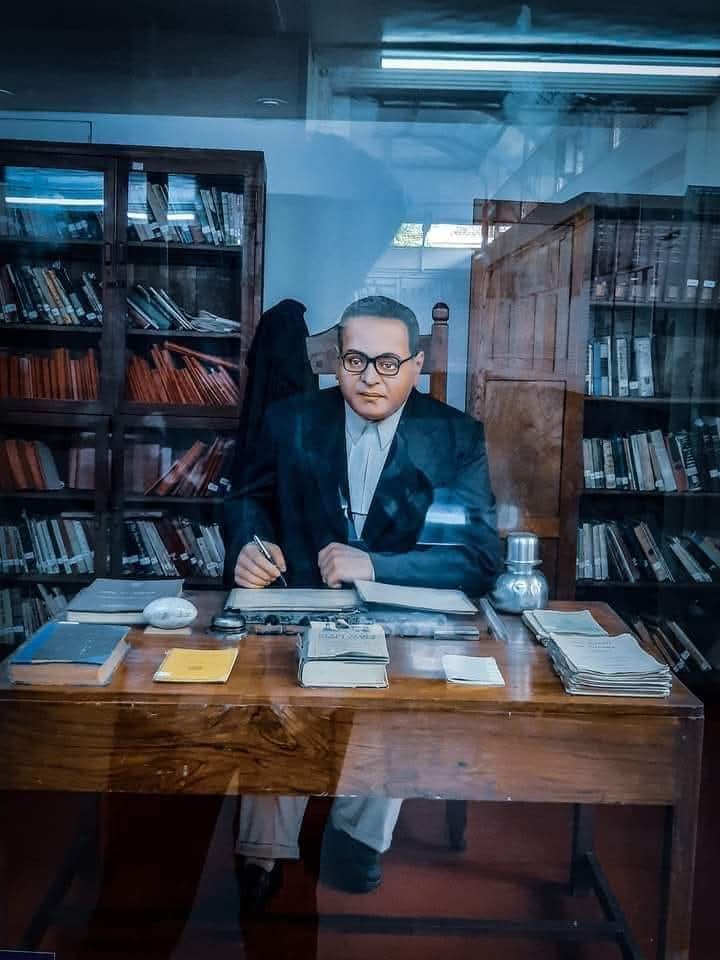 जो लोग मेरे मिशन की लड़ाई लड़ रहे हैं" अगर आप उसका साथ नहीं दे सकते तो" 
उसकी टांग भी मत खींचना।सभी क्रान्तिकारी मिशनरी साथियों को गर्व से #जयभीम 💞