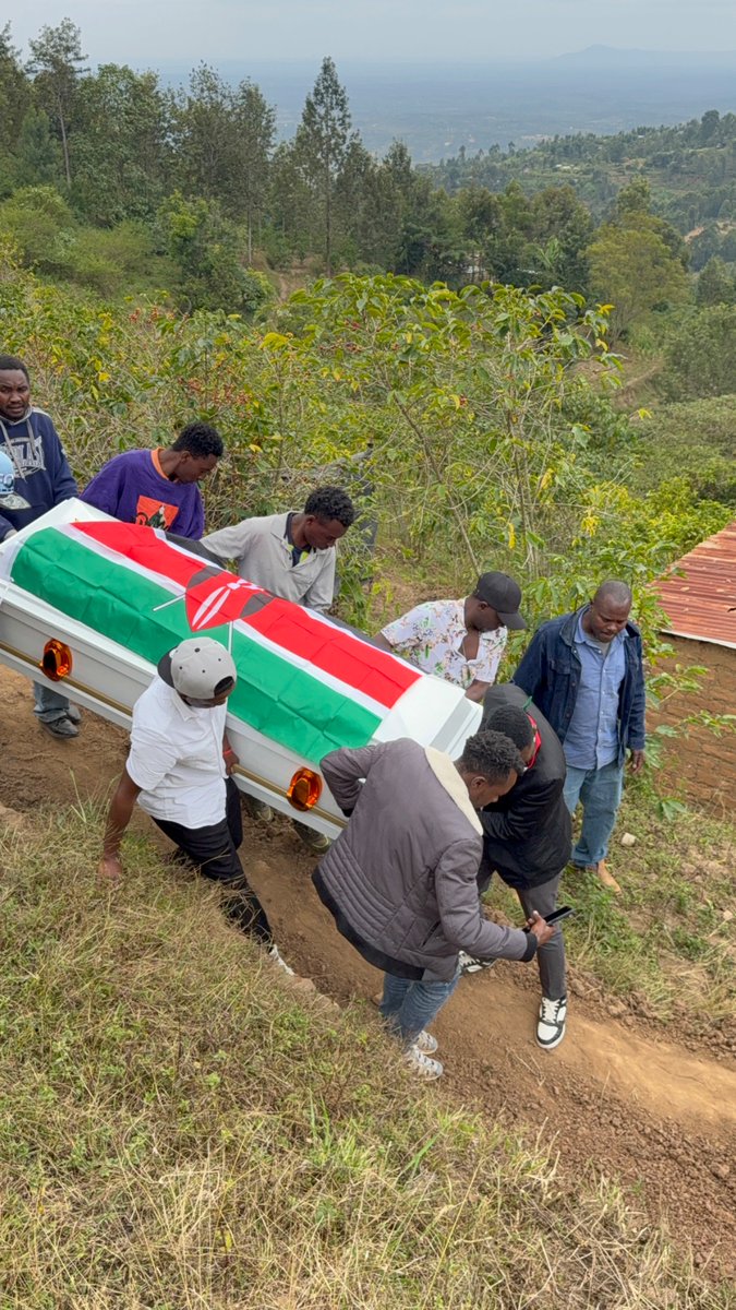 bonifacemwangi's tweet image. His Excellency @WilliamsRuto ordered the murder of innocent children. Today l attended the funeral of a 17-year-old who was shot on 25th June. #Justice4OurMashujaa