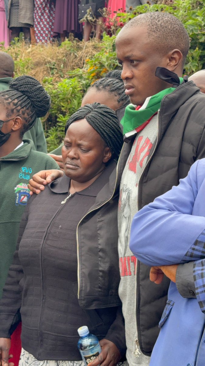 bonifacemwangi's tweet image. His Excellency @WilliamsRuto ordered the murder of innocent children. Today l attended the funeral of a 17-year-old who was shot on 25th June. #Justice4OurMashujaa