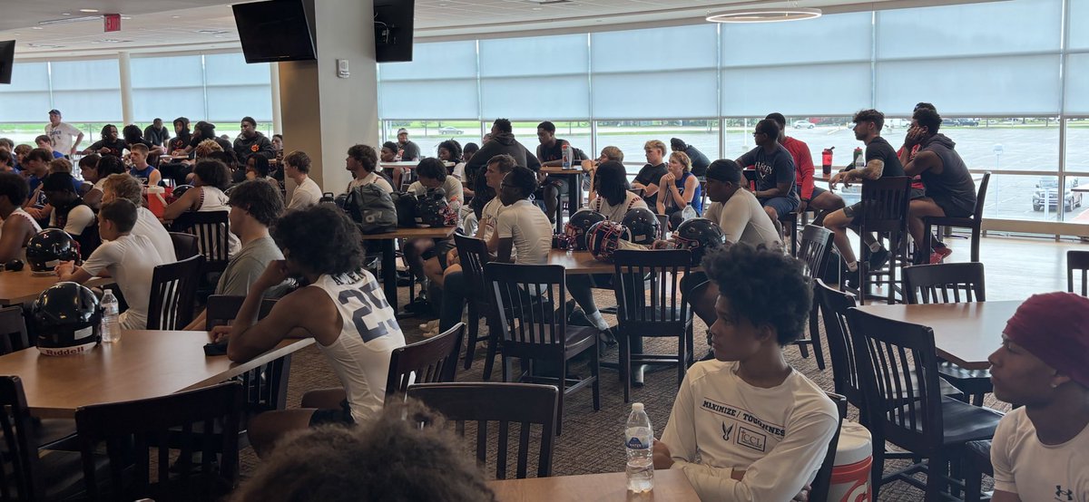 HartleyFootball's tweet image. The Hawks travelled to Dayton to participate in the MVFCA Social Justice 7-on-7. Great day of football and learning. Thankful for the message and the competition with St. Xavier, Springfield, and Withrow. Go Hawks!
