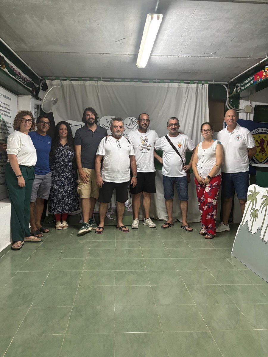 FPElx's tweet photo. 🔰 Renovación en la Federación de Peñas del Elche CF 🔰
Este 9 de julio se celebraron elecciones y ya tenemos nueva Junta Directiva:

🟢 Presidente: Antonio Brotons (Peña Ilicitana Durante)
🟢 Vicepresidenta: Laura Candela (Peña Franjiverde La Marina)
🟢 Secretaria: Carmen Rivero (Peña Franjiverde Monforte del Cid)
🟢 Tesorero: Francisco Brotons (Peña Ilicitana Durante)
🟢 Vocales: David Lloyd (Peña Internacional) y Juan F. López (Peña Ilicitana Durante)

El presidente saliente, Mario Payá, y la anterior junta directiva ceden el testigo tras una etapa de gran dedicación y compromiso.

Ahora, una nueva generación de peñistas toma el relevo con ilusión, energía y ganas de seguir fortaleciendo el sentimiento franjiverde 💚

¡Mucho Elche! ⚽💚