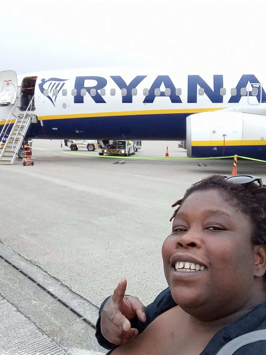 2ush's tweet image. Flying Ryanair