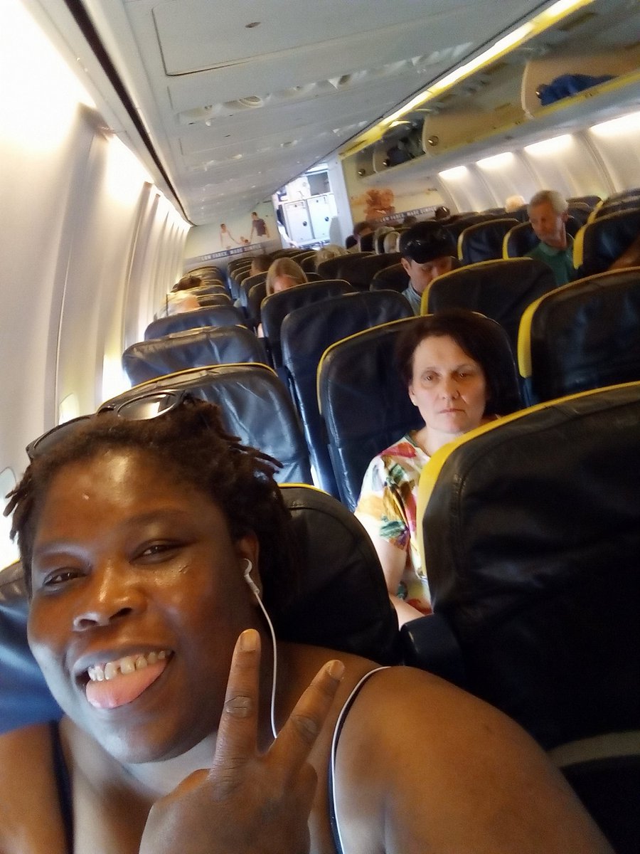 2ush's tweet image. Flying Ryanair