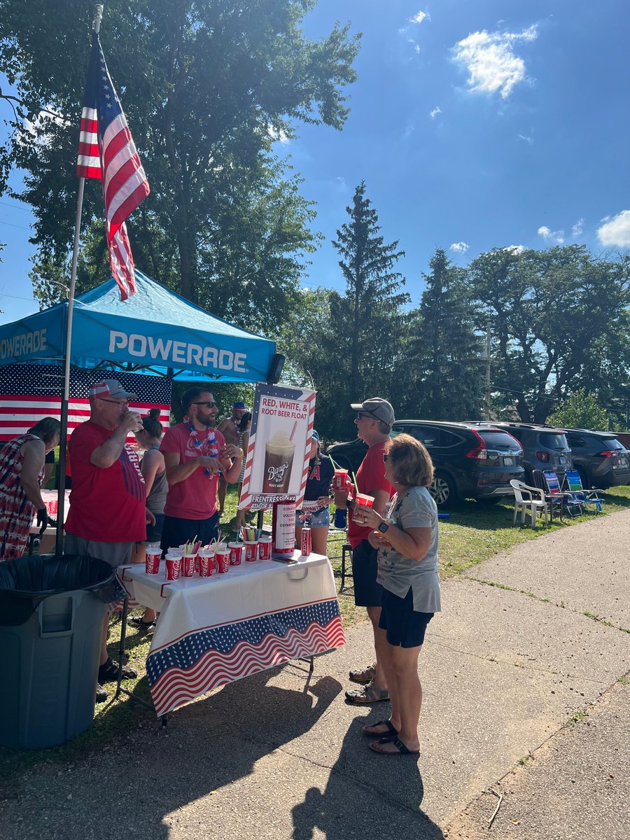 AtlanticCoke's tweet image. Frentrees Lake brought the floats and the fire this year 🔥🚒
We helped raise nearly $500 for the East Dubuque & Menominee Volunteer Fire Departments—and brought back a sweet tradition with Barq’s Root Beer floats after the parade. A big win for the community and our taste buds!