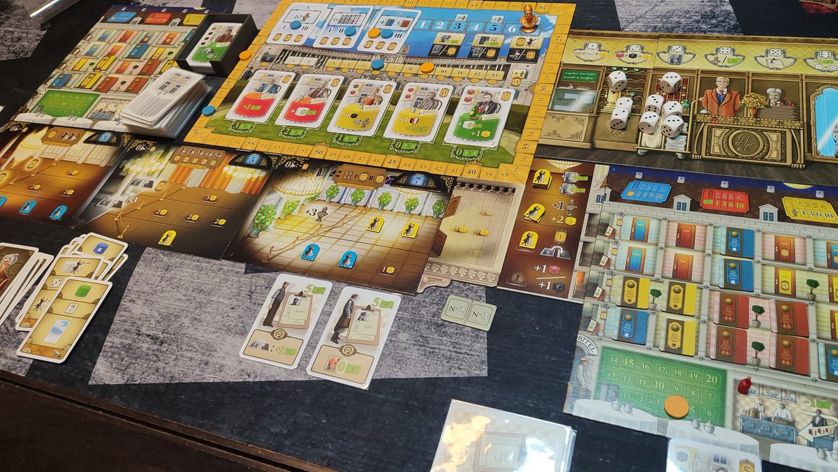 Está majo el solitario de Gran Hotel Austria de <a href="/MalditoGamesES/">Maldito Games</a> Y los salones de baile añaden más combos. Ta chulo.