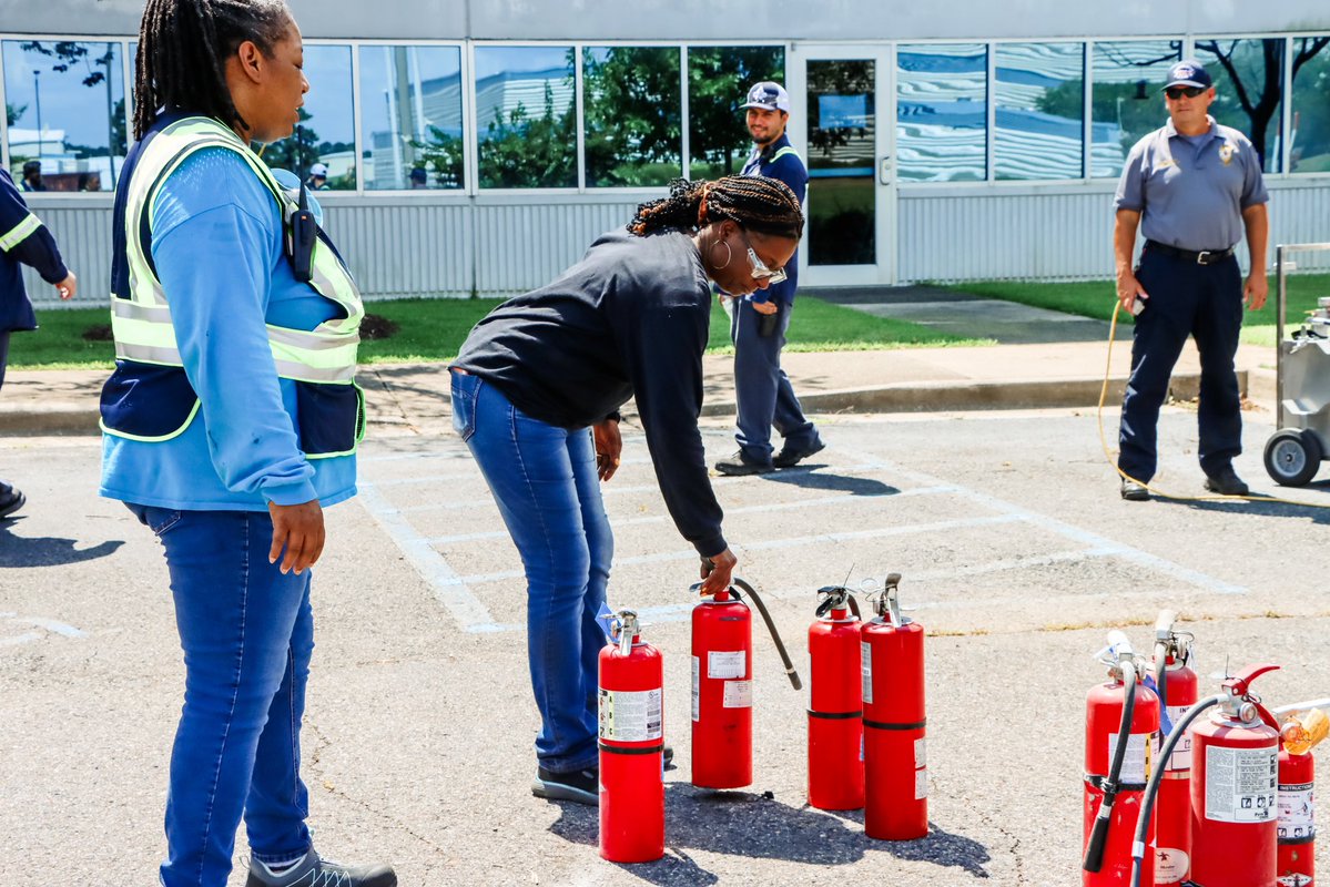 T_Town_Fire's tweet image. Today our Fire Marshal’s Office provided live fire extinguisher training to the employees at Martinrea. From proper techniques to knowing when (and when not) to fight a fire, these team members now know how to safely and effectively use a fire extinguisher. 🧯