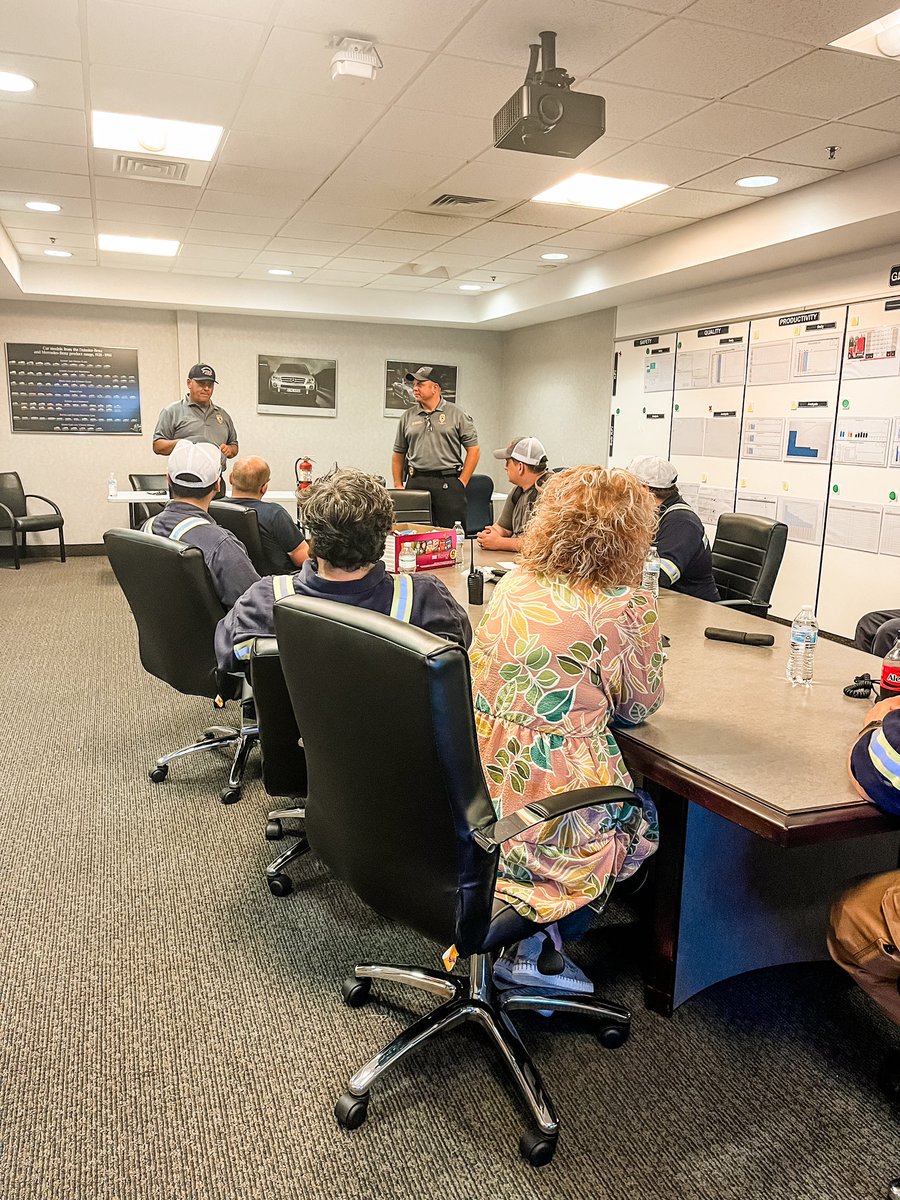 T_Town_Fire's tweet image. Today our Fire Marshal’s Office provided live fire extinguisher training to the employees at Martinrea. From proper techniques to knowing when (and when not) to fight a fire, these team members now know how to safely and effectively use a fire extinguisher. 🧯