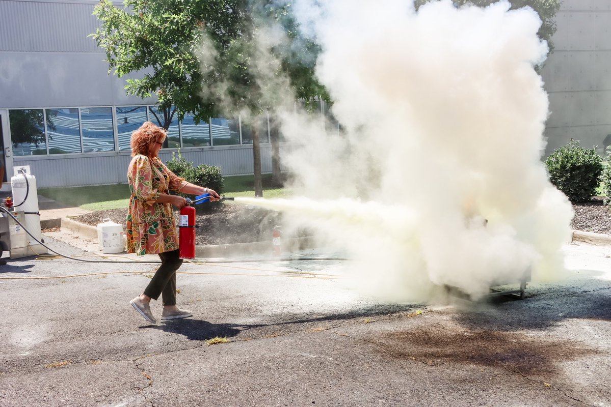 T_Town_Fire's tweet image. Today our Fire Marshal’s Office provided live fire extinguisher training to the employees at Martinrea. From proper techniques to knowing when (and when not) to fight a fire, these team members now know how to safely and effectively use a fire extinguisher. 🧯