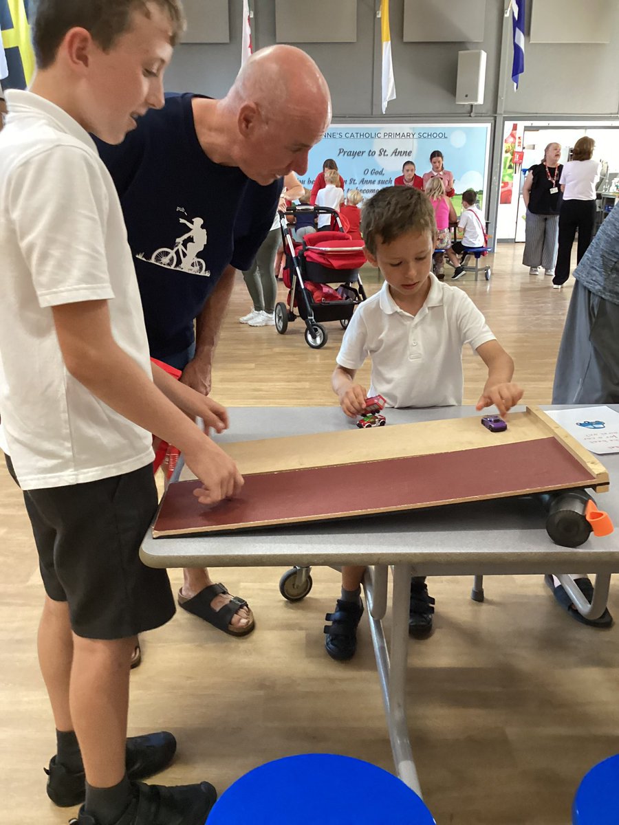 StAnnesKnowsley's tweet photo. Our recent Physics showcase in action @ogdentrust  @CAHKnowsley A huge thanks to the children who volunteered and the families who attended. Also a special thanks to Mrs Daniels for organising #sacpskscience #sacpskcurriculum #sacpskinspire https://t.co/DzlYtcCdg6