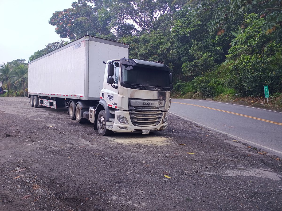 Bombas💣, camiones incinerados🔥, asesinatos en las vías 🔫👇🏼👇🏼👇🏼👇🏼
Yarumal - y Puerto Bélgica 
Quibdó - Pereira, Medellín - Costa Atlántica, Cauca. Y entonces señores <a href="/petrogustavo/">Gustavo Petro</a> <a href="/AABenedetti/">Armando Benedetti</a> <a href="/maferojas/">Mafe Rojas</a> <a href="/MinTransporteCo/">MinTransporte</a> <a href="/mindefensa/">Mindefensa</a> <a href="/MinInterior/">MinInterior Colombia</a> ¿EL PLAN ES EXTERMINARNOS?