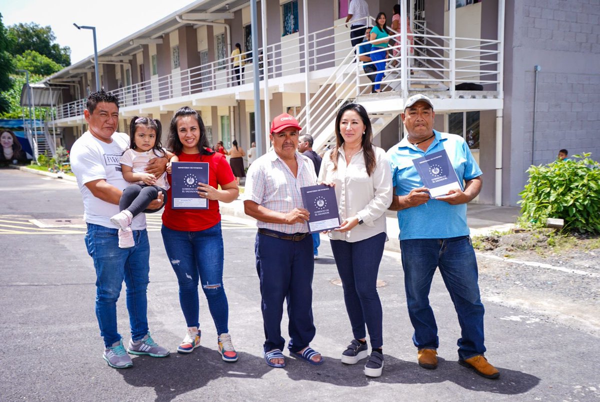 #Municipios | El Ministerio de Vivienda, entregó 40 escrituras a familias del distrito de San Martín.