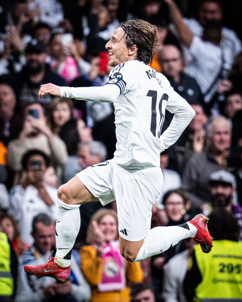 salModric's tweet photo. I'm crying
I'm not well
There is no more Modric with Real Madrid
No more Modric corner
There is no longer that innocent laugh and the soul that never grows old 💔 https://t.co/ffbNoYdxG8