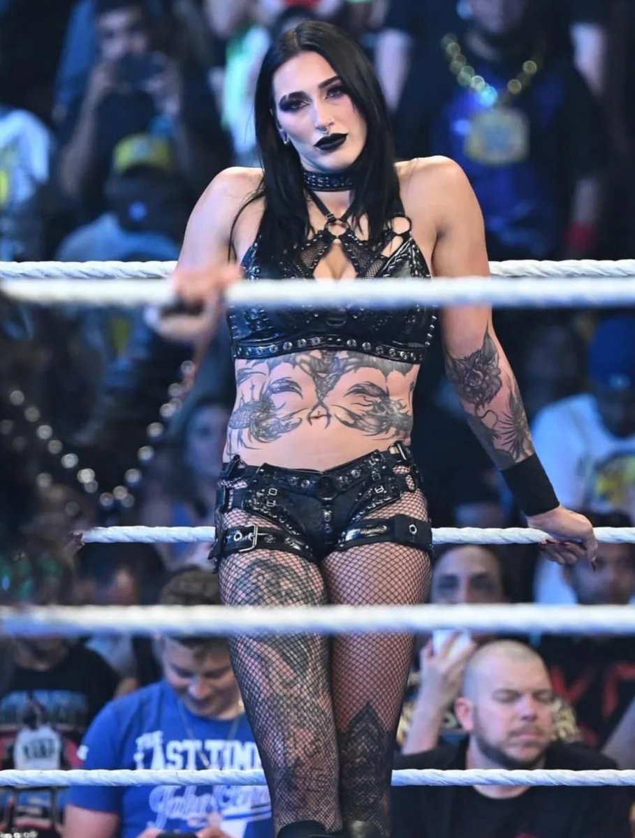 ANISRIPLEY's tweet image. The type of woman you go to war for