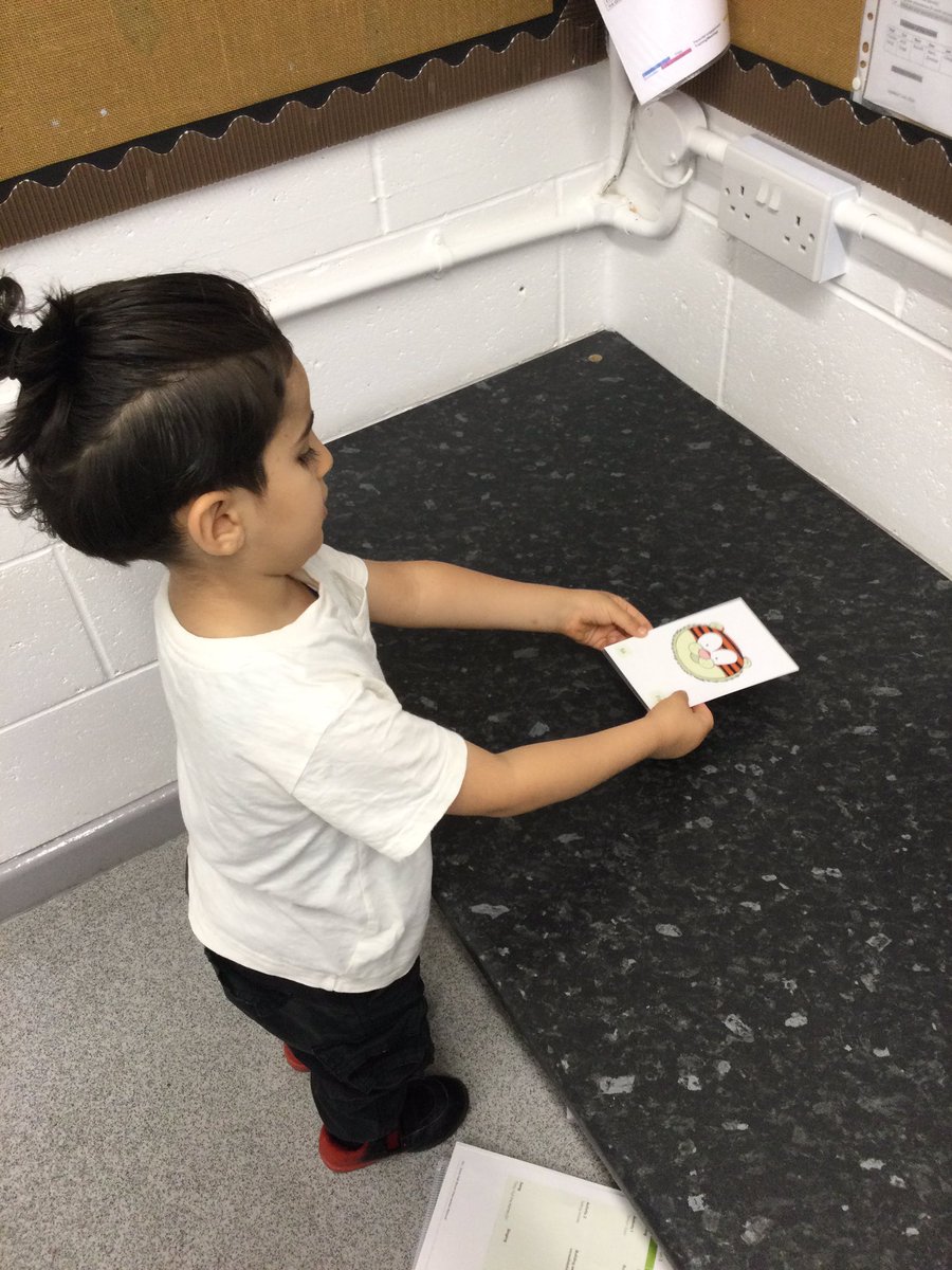 LeighPrimary's tweet photo. Nursery children were fantastic during the last ‘Early Talk Boost’ session today. They listened very carefully and followed simple instructions. We discussed positional language and the children had to place the tizzy card in the correct places- on,under and in.#Earlytalkboost https://t.co/Ub1We67HV1