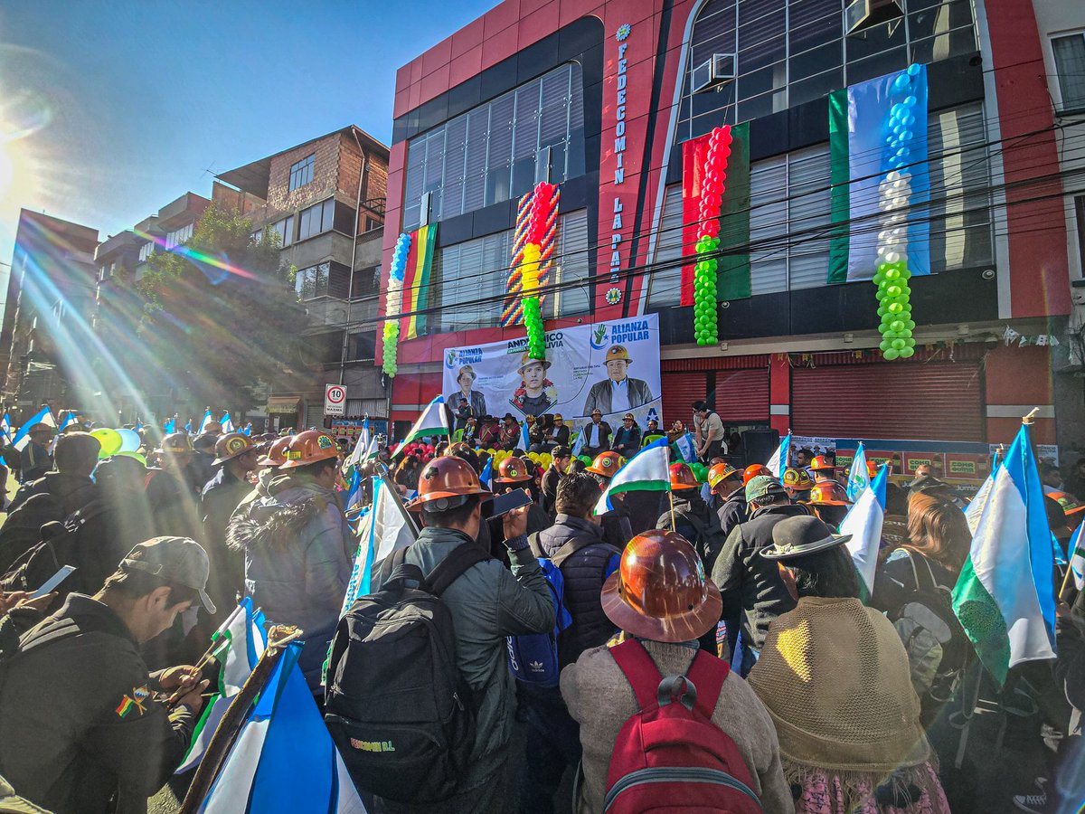 ¡Seguimos creciendo! En minutos, inauguramos otra Casa de Campaña en #LaPaz!

#AndronicoPresidente 
#AndronicoLaFuerzaDeBolivia