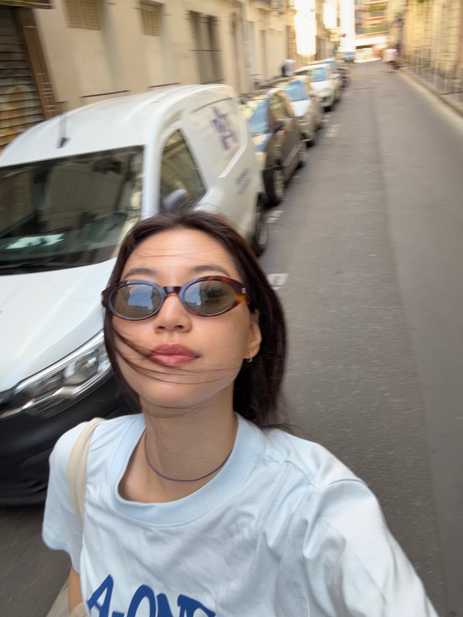 hourly doyeon tweet media