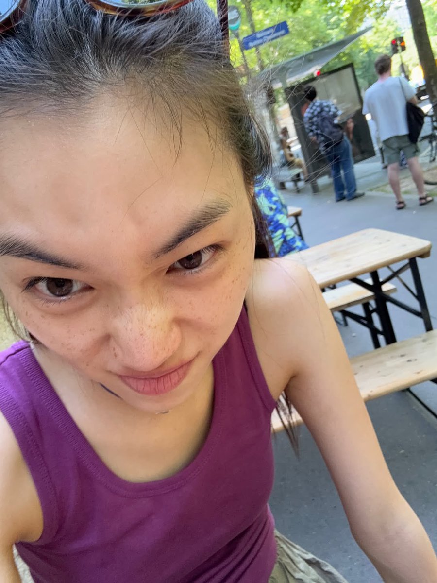 hourly doyeon tweet media