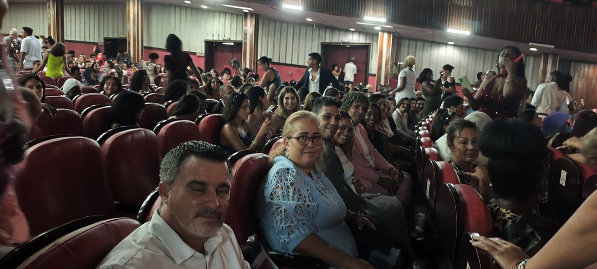 PolledoNoris's tweet photo. Graduación 61 de la @univrsdadvarona dedicada a Armando Hart, muchas felicidades a todos los graduados
#OrgulloVaroniano #OrgulloFEI
@CubaMES https://t.co/uZaOV23wFX