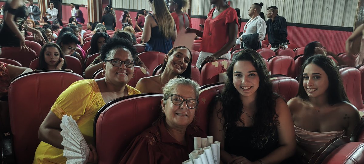 PolledoNoris's tweet photo. Graduación 61 de la @univrsdadvarona dedicada a Armando Hart, muchas felicidades a todos los graduados
#OrgulloVaroniano #OrgulloFEI
@CubaMES https://t.co/uZaOV23wFX
