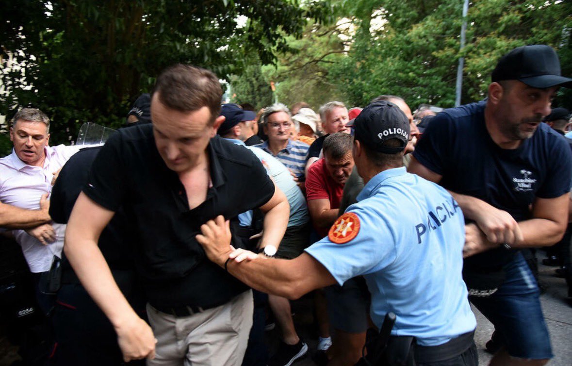 Ne povlačimo se. Ne predajemo se. Samo idemo naprijed. 🇲🇪
