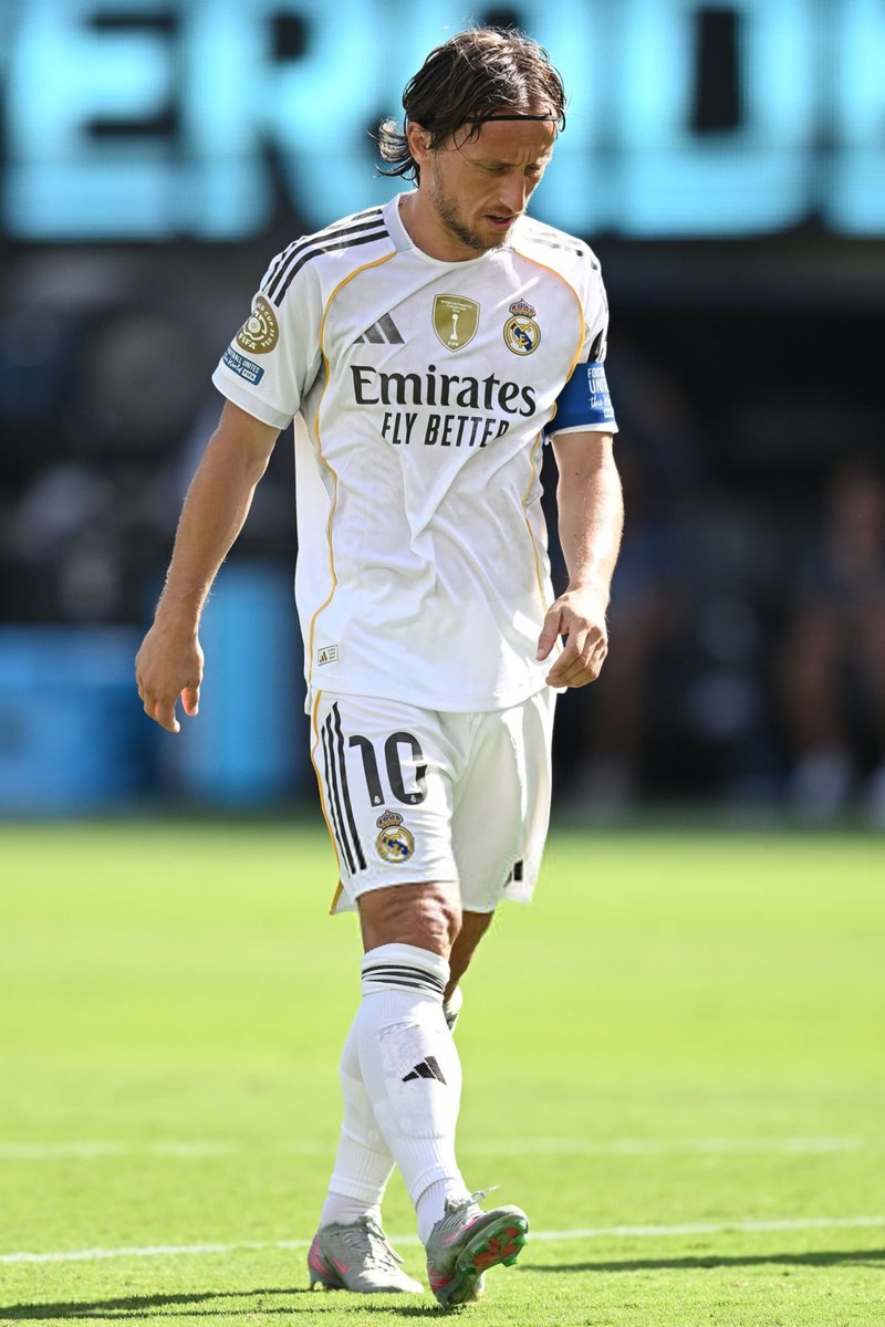 HQpcrt's tweet photo. Luka Modric has played his LAST game for Real Madrid! 💔 #FIFACWC https://t.co/02hdGnEG7Y