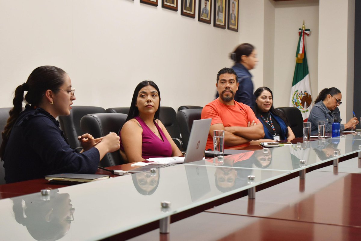 SRNYMA's tweet photo. La @SGGDurango se suma al programa “Oficinas con Valor Ambiental”, eliminando plásticos de un solo uso y adoptando prácticas sustentables.
¡Durango avanza hacia un gobierno más verde! 🌱♻️
#ValorAmbiental #GobiernoSustentable #DurangoVerde https://t.co/Rj9javZjkp