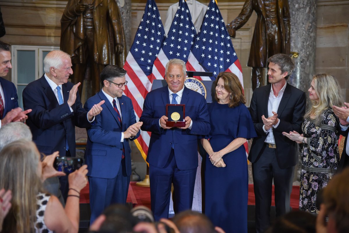 usmint's tweet image. 🎖️🚴 Earlier today, a Congressional Gold Medal was awarded to Gregory ‘‘Greg’’ James LeMond in recognition of his service to the nation as an athlete, activist, role model, & community leader. bit.ly/3Iigt1q