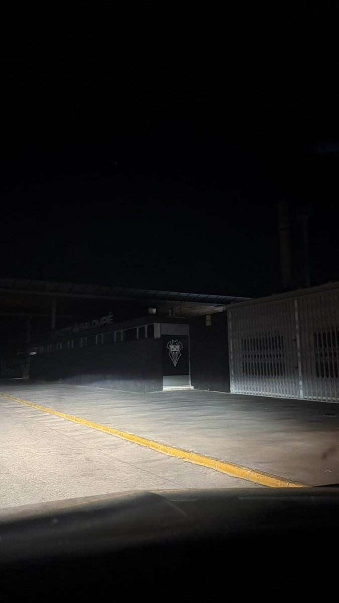 He venido en busca de Vallejo, aquí no hay nadie.