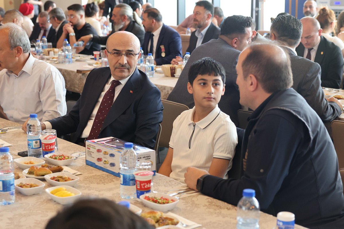 İçişleri Bakanımız Sayın Ali Yerlikaya’nın teşrifleriyle gerçekleştirdiğimiz #ZaferinAdıTürkiye programında, aziz şehitlerimizin kıymetli aileleri ve kahraman gazilerimizle bir araya geldik.

Vatanın bölünmez bütünlüğü, milletimizin huzur ve güvenliği uğruna canlarını feda eden