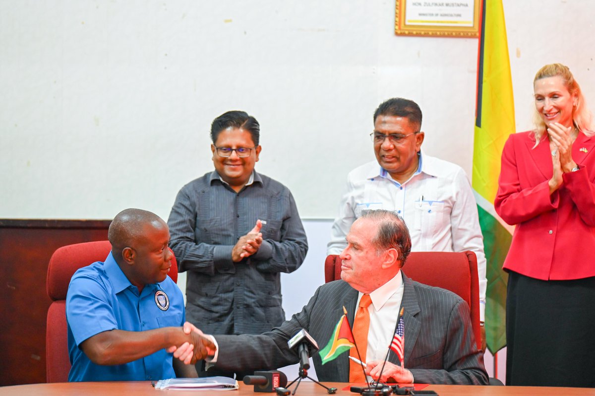 TradeGov's tweet image. Congratulations to the Government of Guyana and @BlumbergGrain on forging a strategic partnership to strengthen Guyana’s #agricultural sector. This collaboration highlights U.S. leadership in cold storage and smart logistics and allows Guyana to advance regional food security.