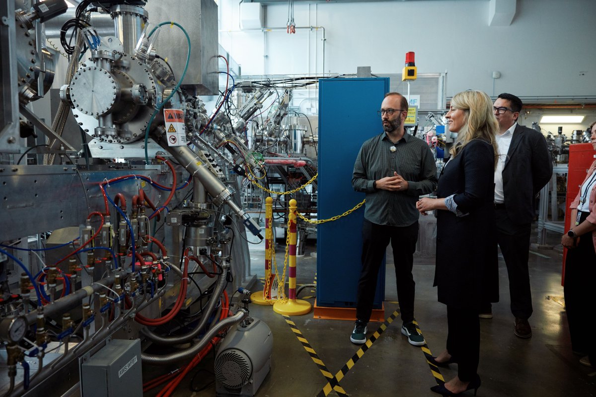 ISDE_CA's tweet photo. Le #GC soutient plus de 9700 chercheurs et projets partout au Canada, ce qui stimulera l’innovation et renforcera notre position de chef de file des sciences. Détails: https://t.co/29kgZ3e0vu

#RechercheCdn #ScienceCdn

@CRSNG_NSERC @CRSH_SSHRC @IRSC_CIHR https://t.co/gPbMBWwskN