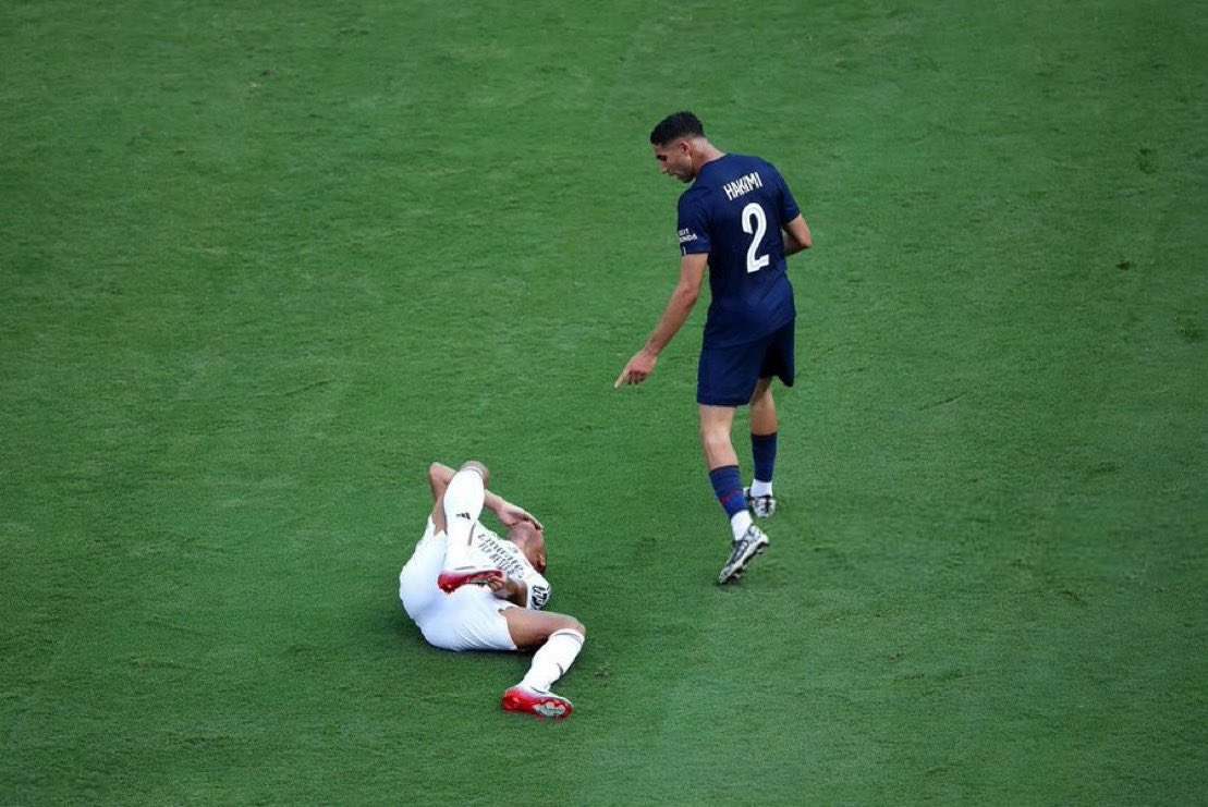 MookieBarbu's tweet image. Cette photo est iconique.