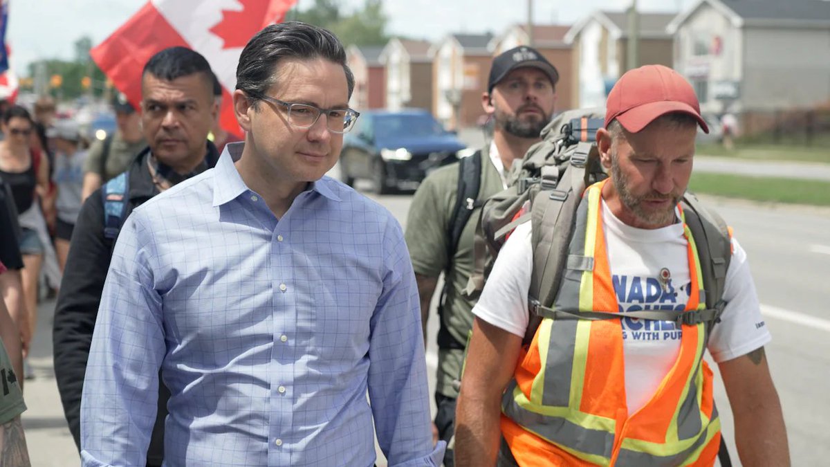 gddub's tweet photo. This happened countless times during COVID when Trucker convoy protesters said the right thing WHEN IT MATTERED and took slings & arrows from the establishment.
Afterward, establishment politicians creeped in at the tail end to take photo ops with James Topp. /3 https://t.co/qG8zpiL1UO