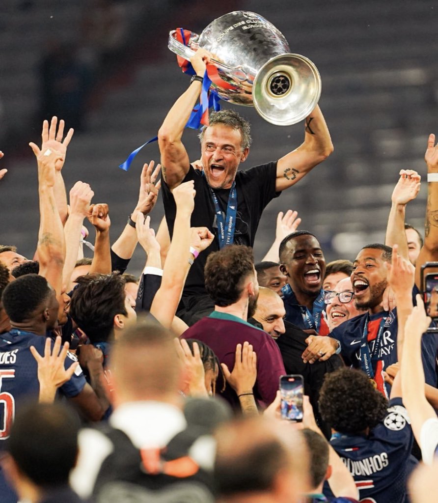 Il y’a eu : 

- l’Ajax de Rinus Michels
- l’AC Milan d’Arrigo Sacchi
- Le FC Barcelone de Johan Cruyff
- Le FC Barcelone de Pep Guardiola
- Le Manchester City de Pep Guardiola

Et il y’aura le PSG de Luis Enrique. Ce PSG est historique. Ce PSG est révolutionnaire.