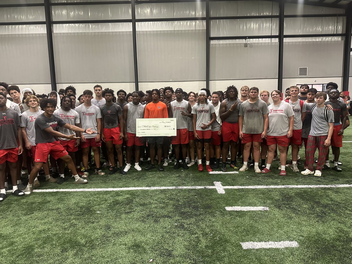 FegansTan's tweet image. My boy so humble and sweet he gave his high school a check today we are so proud of you Anquon Newboy Fegans stay blessed son love you 🫶🏾 We brag different over here! 😮💨😮💨 @FegansAnquon @AuburnFootball @Antwonfegans2