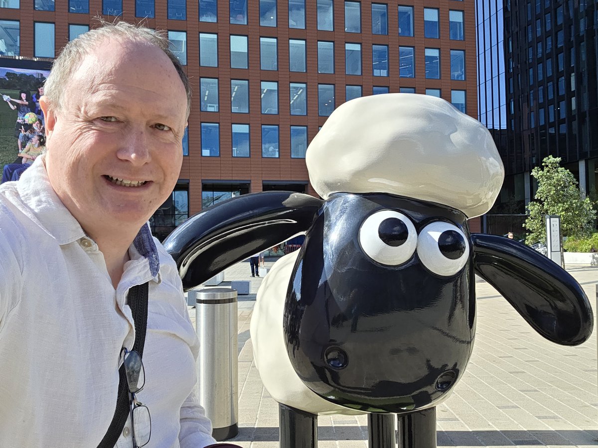 phil_creighton's tweet image. I saw Shaun. Twelve times over!
What a baa-riliant addition to the town this summer.
Reading's Economy & Destination Agency (REDA) has done us proud with this free trail.
Will write some words on his arrival very soon.