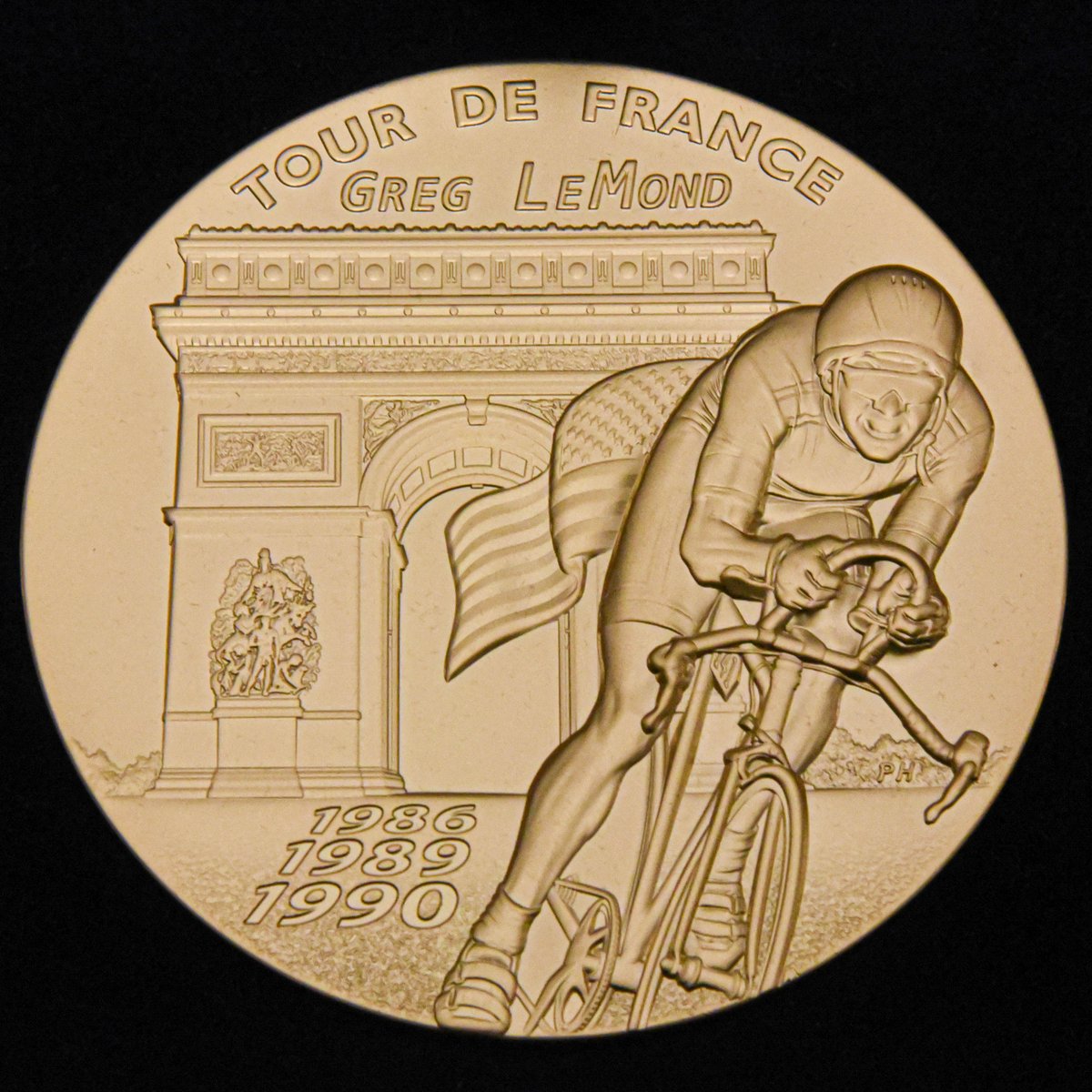 usmint's tweet image. 🎖️🚴 Earlier today, a Congressional Gold Medal was awarded to Gregory ‘‘Greg’’ James LeMond in recognition of his service to the nation as an athlete, activist, role model, & community leader. bit.ly/3Iigt1q