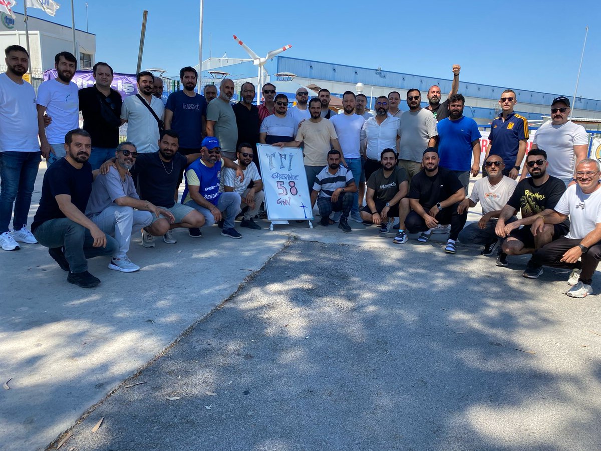 Tpi Emekçileri grevin 58. Gününde. Yılmadan, yorulmadan hakkımızı alana kadar mücadeleye devam
#tpiişçisidireniyor 
<a href="/arzuerkan4/">Arzu Erkan</a> <a href="/BirGun_Gazetesi/">BirGün Gazetesi</a> @Cayan3549 <a href="/enderkiziyil/">Akay Kızıyil...ރ</a> <a href="/HakanKavk/">Hakan</a> <a href="/Talat__yldrm/">talat yldrm</a> <a href="/OzgeOruk94103/">özge oruk</a> <a href="/evrenselgzt/">Evrensel Gazetesi</a> <a href="/izgazete2/">İz Gazete</a> <a href="/PerihanKoca/">Perihan Koca</a> <a href="/RuhiTugba8157/">Tuğba Ergun</a> <a href="/SivanKrmzck/">Şivan Kırmızıçiçek</a>