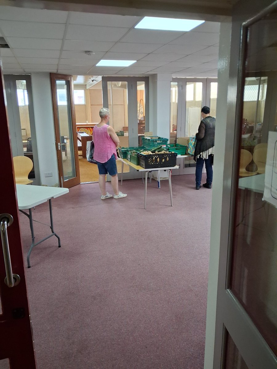 MickBrown3's tweet image. Back at St Chad&apos;s, a really active part of the Community, to catch up with the team from the Active Wellbeing Society at their bi weekly visit to loan general peices of sports or gardening items as well as meeting people accessing the weekly Erdington Food Club.