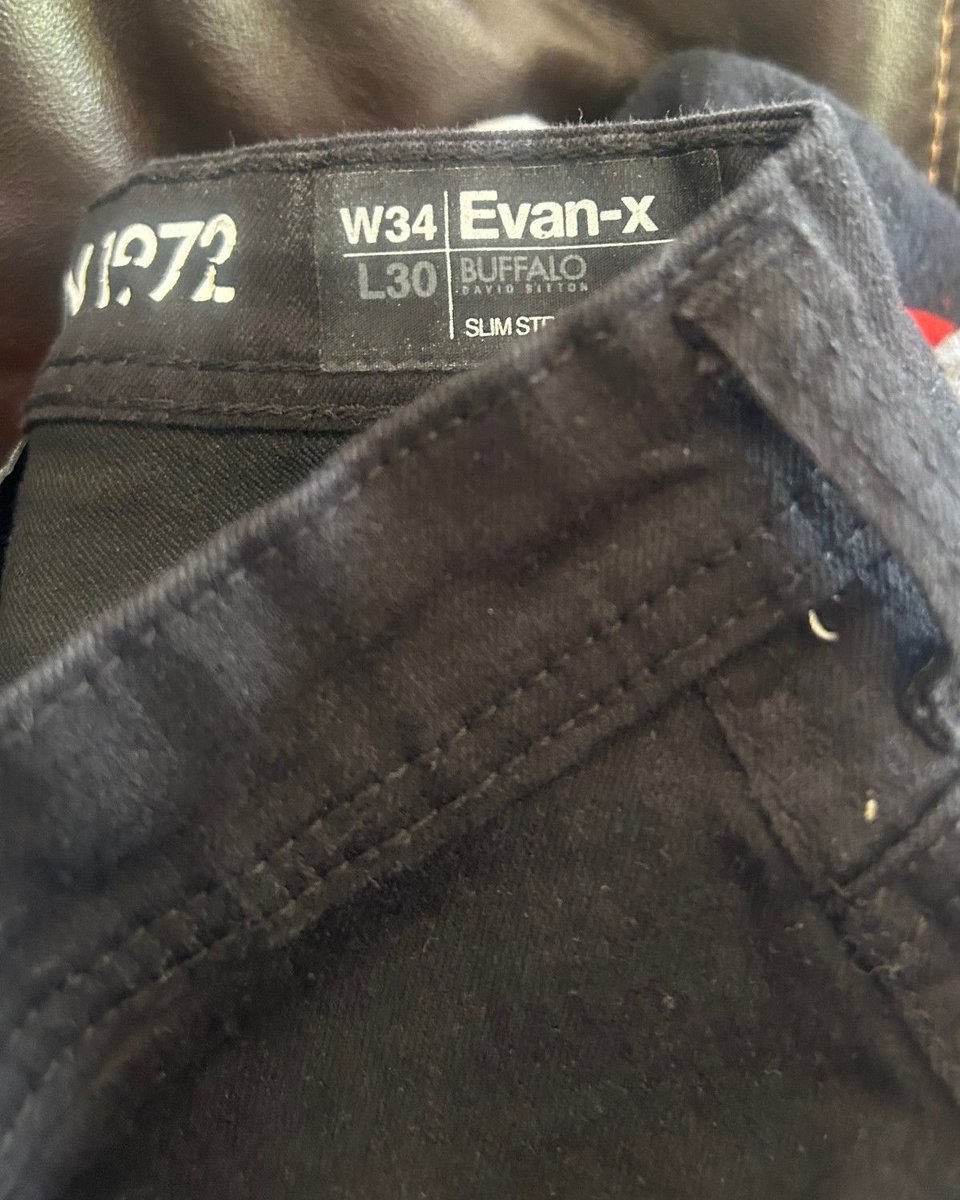 Gregg Hurwitz (@gregghurwitz) on Twitter photo Secret assassin pants. Secret assassin pants.