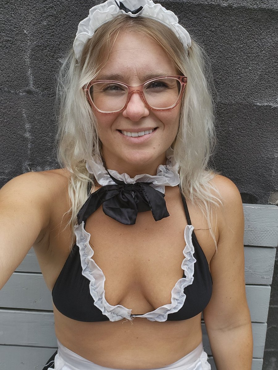 Summer_Harley13's tweet photo. Does anybody need some cleaning done? 🤭🤭
#frenchmaid #dressupdarling #Maid4U #cleanfun #play #adult #sitpretty https://t.co/8QIQDty8Cg