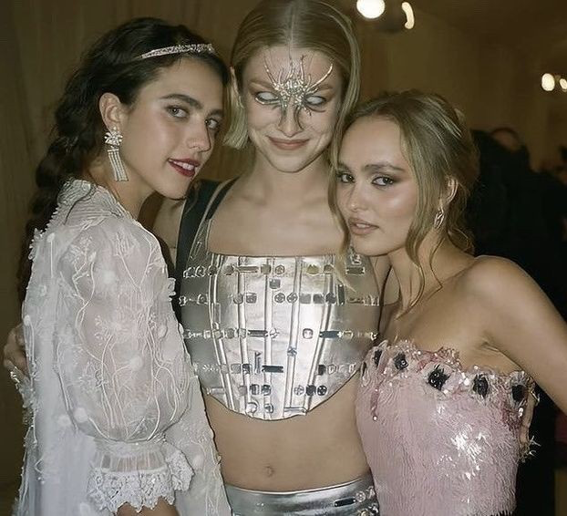 TheCinesthetic's tweet photo. hunter schafer, margaret qualley and lily rose depp. https://t.co/yaDRBCr9tO
