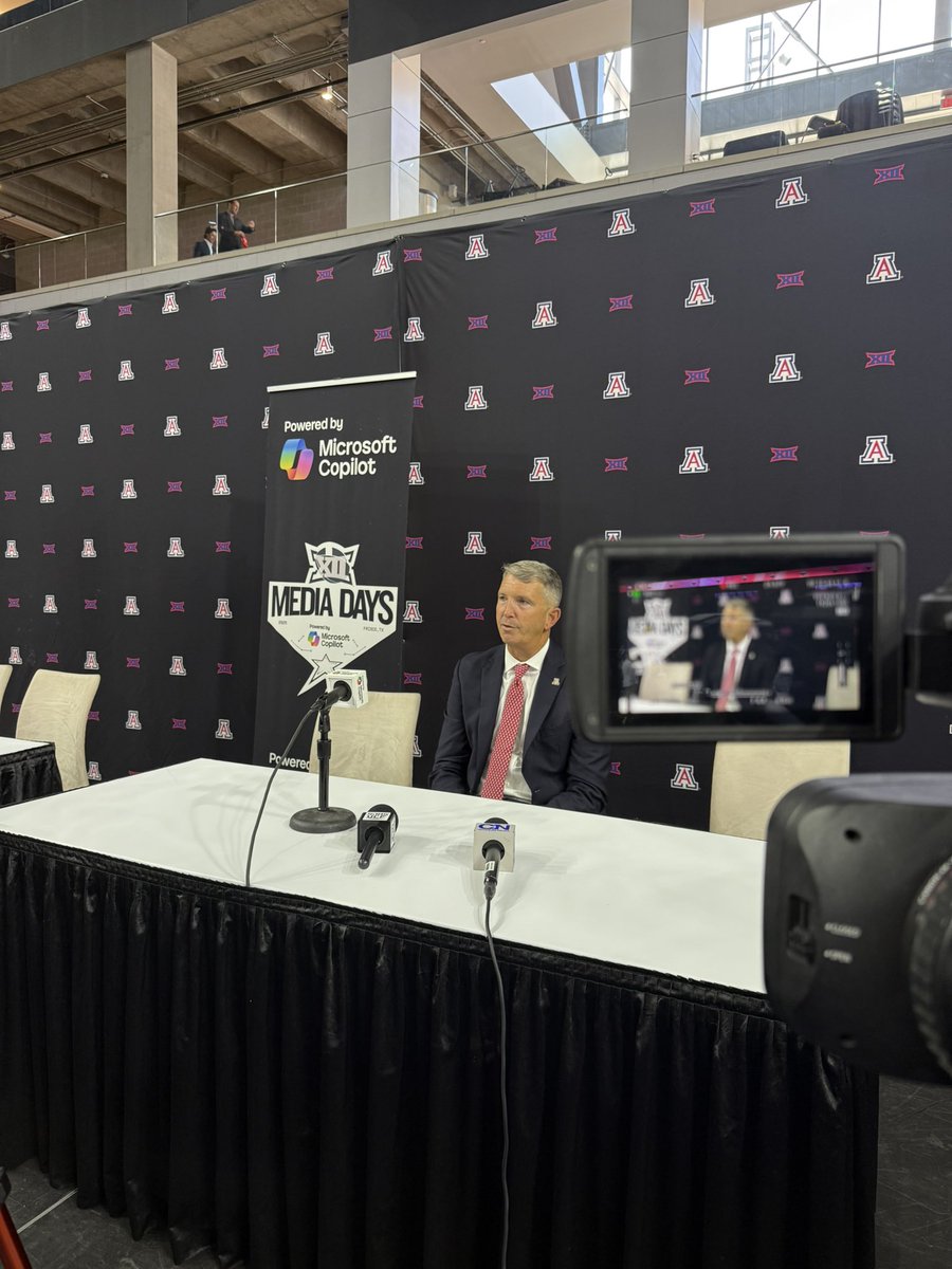 U of A coach <a href="/BrentBrenn59003/">Coach Brennan</a> 🏈