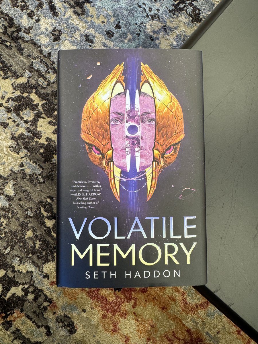 TorDotComPub's tweet image. The happiest of book birthdays to Volatile Memory by @sethhaddon, a sapphic sci-fi action adventure novella!
(And check out those super fun endpapers!😍)