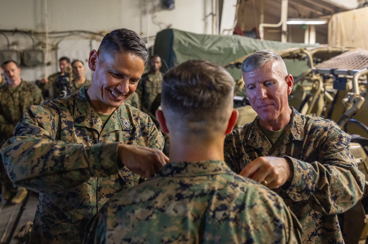 CMC_MarineCorps's tweet image. Yesterday, @USMCSgtMaj & I visited the USS Iwo Jima to observe the Marines & Sailors of @22nd_MEU preparing for deployment as America’s 911 force. The ARG/MEU team provides our nation’s leaders with flexible response options to deter, or if called upon, to defeat our adversaries.