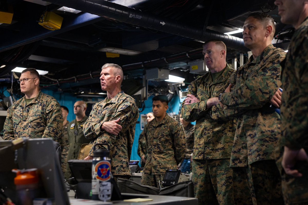 CMC_MarineCorps's tweet image. Yesterday, @USMCSgtMaj & I visited the USS Iwo Jima to observe the Marines & Sailors of @22nd_MEU preparing for deployment as America’s 911 force. The ARG/MEU team provides our nation’s leaders with flexible response options to deter, or if called upon, to defeat our adversaries.